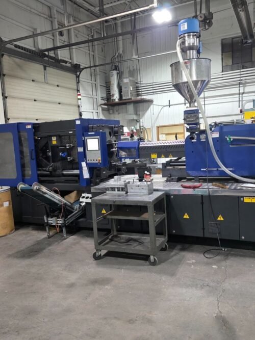 320 Ton, 45.4 oz Shot Log 320 S8 Injection Molder, 2018 – Very light use